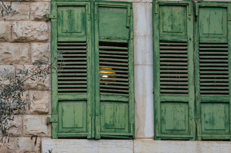 Comment rénover des volets en bois ?